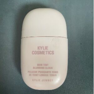 Kylie Cosmetics Skin Tint Blurring Elixir - 7W